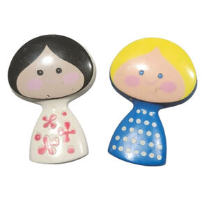 Rare Gen X  1970s Avon Pin Pals Its A Small World Glace Brooches